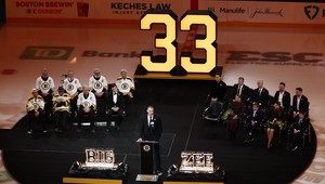 Slovenský obor v histórii NHL: Boston vyradil dres Zdena Cháru s číslom 33