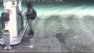 VIDEO: Na čerpačke kúpil benzín a išiel podpáliť 4 ľudí