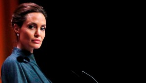 Angelina Jolie (39) smúti. Zasiahla ju smrť hrdinu!