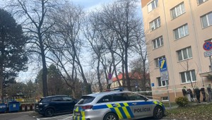 Polícia našla v byte troch spolubývajúcich, dvaja z nich sú mŕtvi