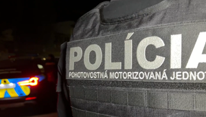 Policajta obvinili z týrania manželky. Inšpekcia navrhla jeho väzobné stíhanie