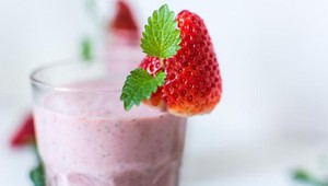 Chudšia o konfekčnú veľkosť? Vyskúšajte chutný jahodový kokteil