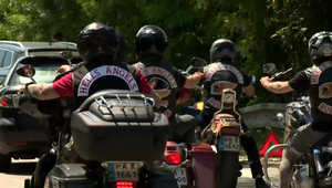 Člena Hells Angels obvinili. Slovákovi v krčme zlomil nos a rozbil hlavu