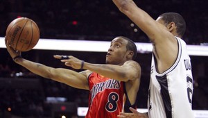 Valec z Utahu doma suverénne, Mason zachránil Spurs