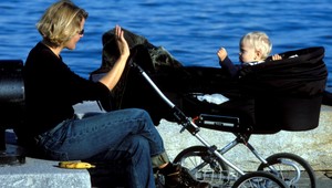 Nezodpovedné matky! Dali prednosť alkoholu pred vlastnými deťmi