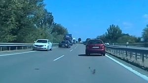 86-ročný vodič jazdil na diaľnici 12 minút v protismere. Policajtov nezavolal nikto