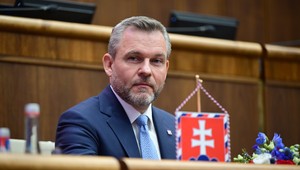 Prezident podpísal balík zákonov: Koniec dávkam za odmietnutie práce či dotácie na vlastenectvo