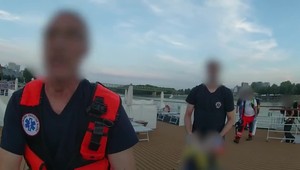 VIDEO: Dráma na lodi pri Dunaji. Ženu po kolapse oživovali lekár, záchranári aj policajti