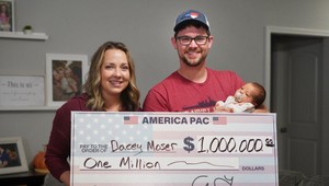 Musk rozdáva voličom milión dolárov denne. Prokurátor hovorí o nezákonnej lotérii