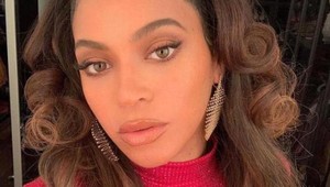 Žiadny gýč či priveľa vzorov: Jemnú sviatočnú manikúru Beyoncé budete chcieť aj vy