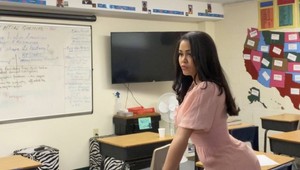 Rodičia sa obuli do mladej učiteľky: Prekáža im, že sa TAKTO oblieka na vyučovanie