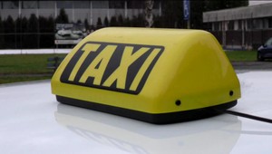 Absolútny hyenizmus taxikárov zaskočil: Poškodené taxíky ich finančne ruinujú