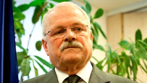 Prezident Gašparovič v nemilosti verejnosti. Trasie sa pod ním stolička?