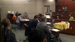 Muž žiadal súd o prepustenie na pohreb syna, ktorého zabil pre kus koláča