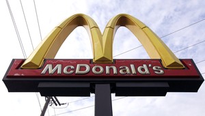McDonald's musí zaplatiť pokutu za myší chvost v hamburgeri