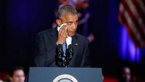 Obama v slzách. Pozrite si najlepšie fotografie amerického prezidenta
