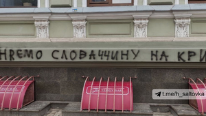 Reakcia na výrok Igora Matoviča: Meníme Slovensko na Krym, odkazuje nápis na slovenskom konzuláte v Ukrajine