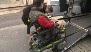 Muskulárni dystrofici nebojujú len so svojou chorobou, nevedia sa dostať ani na operácie