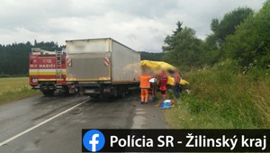 Vážna nehoda na Orave, na mieste pristál záchranársky vrtuľník