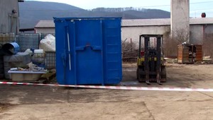 Obcou sa šíril príšerný zápach. Po dni pátrania prišli na jeho zdroj