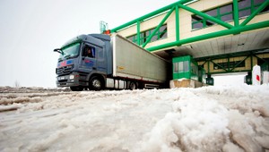 Máme najdrahšiu naftu, mimo Slovenska tankujú aj prepravné firmy