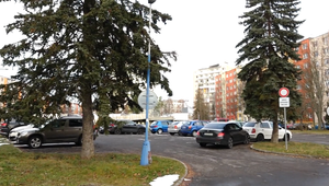 Problémy s parkovaním v mestách: Čísla áut stúpajú, riešenia stagnujú