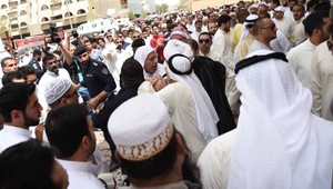 Atentátnik sa odpálil medzi veriacimi. Desiatky mŕtvych a stovky zranených