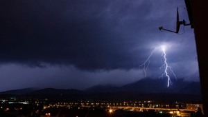 tvojenoviny: Hromy a blesky nad Martinom