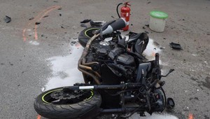 Sedemnásťročný vodič sa zrazil s motorkárom a po nehode odišiel