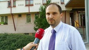 Kandidát Poláček obvinenia o zneužívaní syna odmieta. Dôveru strán ale stratil