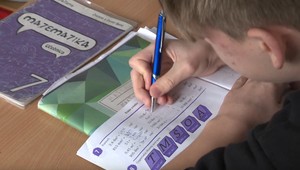 Deň vysvedčení: Psychológ radí rodičom, že láska a bezpečný vzťah sú viac ako známky