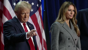 Melania už odmieta stáť Trumpovi po boku?! TOTO má byť dôkaz, že s ním chodí jej dvojníčka!