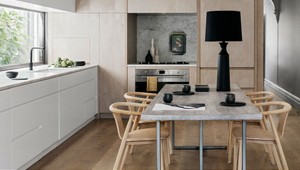 Minimalistický domov v Sydney prekvapí útulnosťou a jemnými kontrastmi