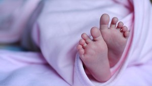 Matke priniesli na dojčenie mŕtve dieťa