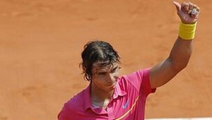 Obhajca Nadal bez problémov aj s rekordom do druhého kola