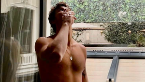 Bolesť z rozchodu už prekonal! Fešný spevák je opäť zamilovaný, vkus nezmenil!