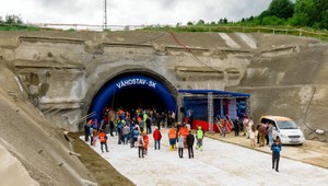 Stavbári prerazili tunel Svrčinovec, je dlhý 420 metrov