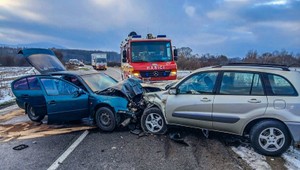 Pri Košiciach došlo k zrážke dvoch áut. Sedem ľudí utrpelo zranenia