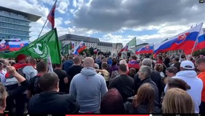 Slovenskí politici sa konšpiráciami inšpirujú v zahraničí. Podľa historika sú nebezpečné