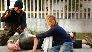 Žoldnieri obetovali životy za civilistov: Film Vojak 2 je inšpirovaný skutočnou rukojemníckou drámou!