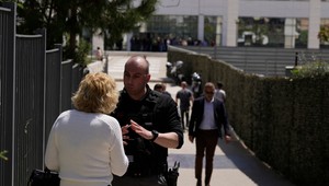Dôchodca v Aténach postrelil päť ľudí. Polícia podozrivého zadržala