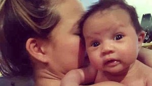 Šialený popôrodný rituál: Modelka nedá dopustiť na TÚTO intímnu procedúru