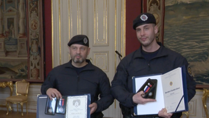 Zachraňujú životy bez nároku na slávu. Mestskí policajti si prevzali ocenenie