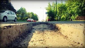 Cesta či tankodróm? Vodiči na nej jazdia slimačím tempom