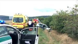 Opitý, bez nohy a bez vodičáku havaroval. V aute mal dieťa