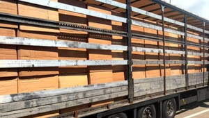 Pri Štrbe zastavili kamión s 18 tonami tabaku. Mohli z neho vyrobiť viac ako 25 miliónov cigariet