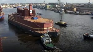 Rusko vyslalo do sveta prvú plávajúcu jadrovú elektráreň