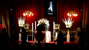 Fanúšikovia sú znechutení! TAKTO sa priživovať na Karlovi Gottovi je hanba, tvrdia!