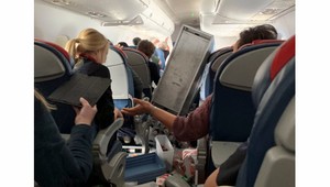 Lietadlo sa trikrát rútilo k zemi. Stačilo málo a let by skončil tragédiou