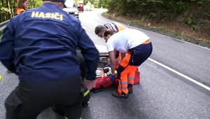 Motorkár (31) v plnej rýchlosti nabúral do zvodidiel